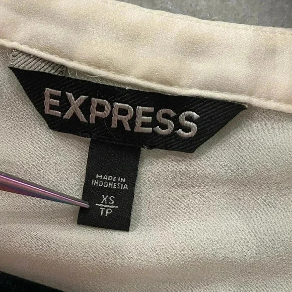 Express Sheer Ivory 3/4 Sleeve Pearl Button Collarless Popover Shirt Size XS - Picture 10 of 10